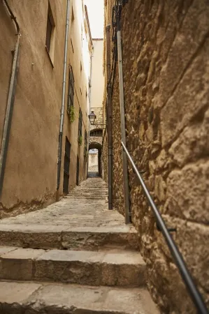 Amazing duplex near the cathedral in the heart to Girona Отели рядом с достопримечательностью «Parc de les Moreres»