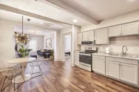 Historic Evanston Building Downtown + Walk to Moccasin Springs, Restaurants, VA