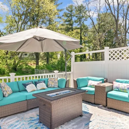 Yellow Bird Cottage - Cozy home minutes from Radford University, with large deck