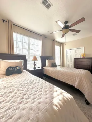 Premium Resort house 3BR 3.5Bath @Universal Blvd close to Convention Center Hotel di International Drive South-Sea World