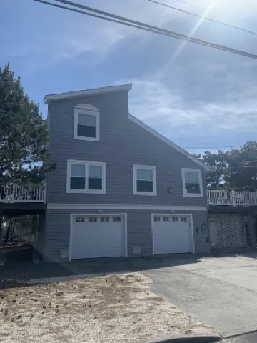 Sunrise or Sunset, 2 blocks from the beach and 1 block from the Bay!