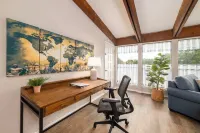 Cozy condo with tennis courts, pool, and close to the Rivers and Schlitterbahn.