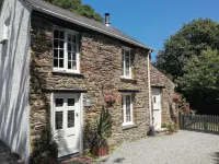 Romantic Cottage, Perranporth, Sleeps 2, Dog friendly, Walking distance to Beach