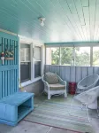 The Crab Shack! hot tub, 10 min to beach & base. newly renovated