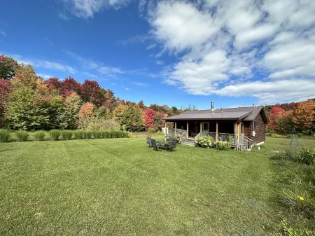 Connie's Little House w/Private Hot Tub