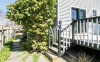 Walk to Beach/Cliff Walk! Fantastic Location! Winter Rentals! Fenced Yard! Pets!
