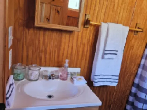 The Woody Cabin in Southern Utah, 39 Mi from Zion. 蘋果谷酒店