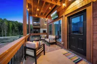New Pool Cabin/One Mile from Pigeon Forge Strip/Perfect for Groups/Families