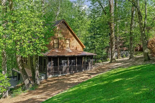 The Treehouse Cabin Mins to Center Hill Marina Caney Fork River Edgar Evins Park