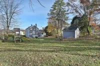 4BR Home w/ Yard & BBQ, 5 min walk to downtown Lee