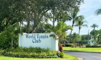 Resort style vacation, 2BR/2BA condo in the heart of Naples: 8min to the beach