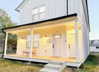 Charming New-Build 3-bedroom House, 5 Minutes to Downtown Hotels in der Nähe von Crossroads Bible College