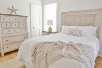 The Sand Haus - Steps to Beach - 7 Separate Beds - Pet Friendly - Pool - Grill