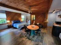 1660 Guest House; Waterfall, Creek, Large Deck, Fire Ring Hotels near Bartram Trail: Wallace Branch to William's Pulpit