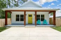 The Yellow Palm -Designer- Centrally Located Hotels near Walmart Supercenter