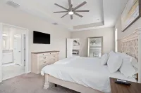 Luxurious Tampa Bay Area Home in Serene Community!