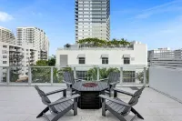 Luxury Condo On The Beach. Huge Private Balcony. 5-Star Amenities
