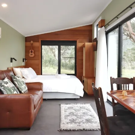 Winchester Tiny House - Quiet with Beautiful Scenery.