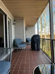 Charming condo with beautiful lake views