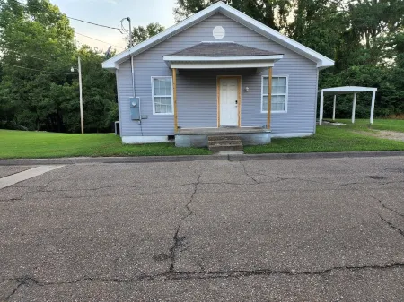 Cozy cottage newly rotavated 25 minutes from DeGray Lake Отели в г. Каддо