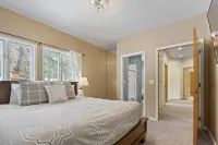 Breck’s Grand Estate with Hot Tub, Game Room and Alpine Vistas for 10