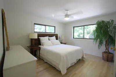 Miller Beach Getaway! Hotels in der Nähe von Park Shore Commons