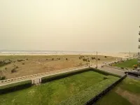 Fully updated 1 bedroom Oceanfront luxury Condo that sleeps 6