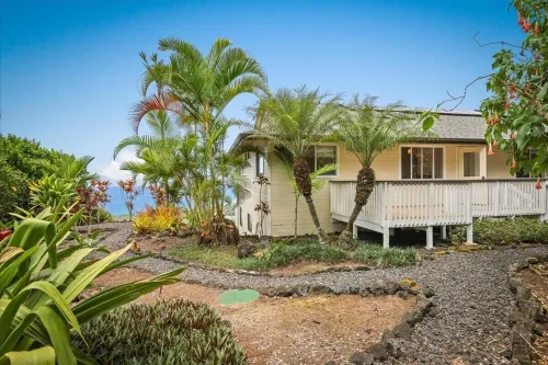 Panoramic view of ocean.  Excellent location. Quiet neighborhood. Sleep 10