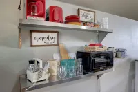 Comfy apartment on acreage, sleeps 2