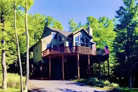 Serene Pet Friendly Cabin w/ Resort Perks in Heart of WV Hike/Fish/Bike/Ski Отели рядом с достопримечательностью «Парк штата Блэкуотер Фолс»