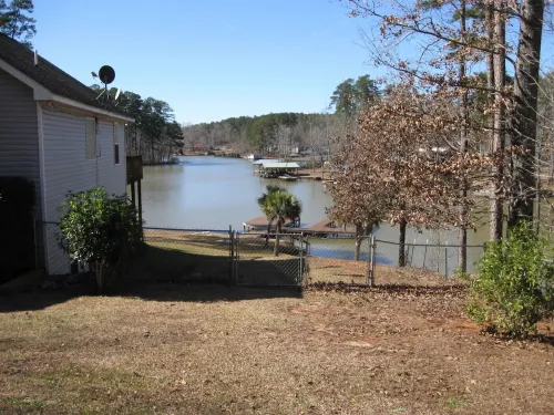 The Lake House Hotels in Hancock County