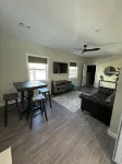 2BR apt w/ laundry + parking