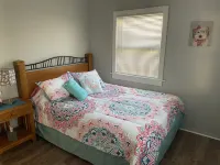 Cozy, Cheery, & Central Location to all EUP has to offer! Hôtels à proximité de : Brady Hall