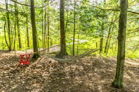 Berkshire Village Carriage House - Super Private!!