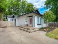 Cozy 2BR + Loft Near OU - Big yard, cool home, great Norman vibes Hotels near The University of Oklahoma