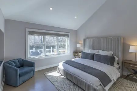 Chic Hamptons Home near beach!