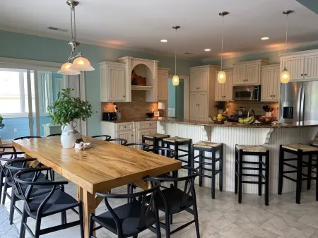 Lakin'ItEasy: Best Dock on lake, upper deck, and Boat slips open. Amazing Views!