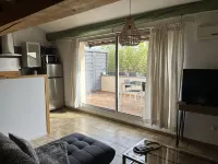 Large terrace * Double whirlpool * Private parking, Air conditioning Hotels in Entraigues-Sur-La-Sorgue