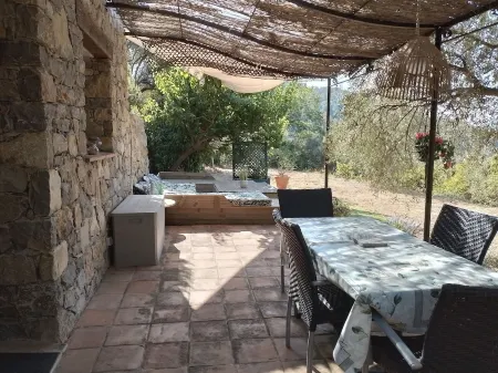 Picturesque cottage for nature lovers Отели рядом с достопримечательностью «Le château Forbin»