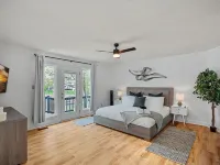 Luxury on the Lake - Waterfront, Private Dock, Kayaks, Paddle Boards, Fire Pit Hotels in Westport