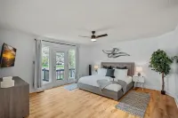 Luxury on the Lake - Waterfront, Private Dock, Kayaks, Paddle Boards, Fire Pit