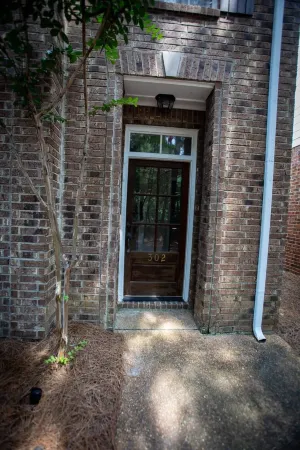 4 BEDROOM 2.5 BATH CLOSE TO CAMPUS AND THE SQUARE. Отели рядом с достопримечательностью «Парк Ламар»