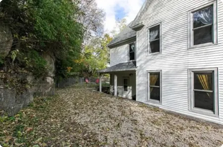 Relaxing Townhouse Downtown Dubuque Отели рядом с достопримечательностью «Университет Дабек»