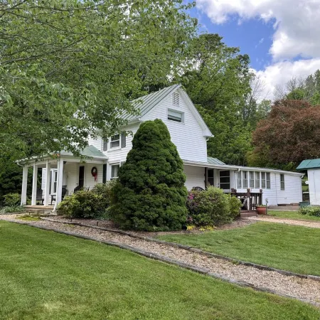 Charming Farmhouse Across from Devils Backbone Brewery. Отели в г. Нельсон