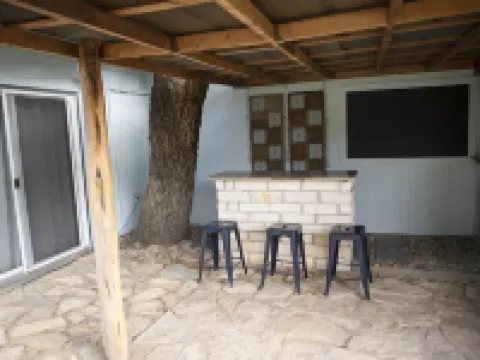 Roadside at 'Bout DAM Time - Cozy Lakeside Cabin, Nature Retreat, & Brew Pub! Hotels in Buchanan Dam