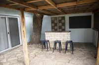 Roadside at 'Bout DAM Time - Cozy Lakeside Cabin, Nature Retreat, & Brew Pub!