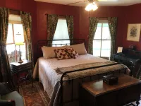 Historic Victorian Farmhouse near Great Smoky Mtns Nat Park