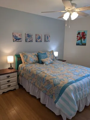Da Bay House is Close to the Beach and Downtown
