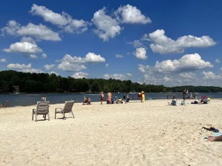 Treasure Lake Home, hot tub, partial Lake view and walking distance to beach