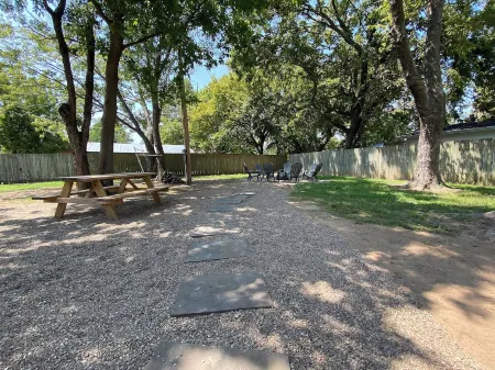 Relax & soak up the lake life!